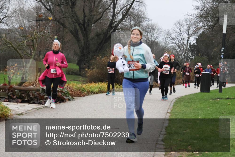 08.12.2024 - St. Pauli X-Mass-Run No. 14 Strokosch-Dieckow http://msf.ph/oto/7502239 08.12.2024 09:52:41 Laufen 307, 2604, 1021, 1067, 3008, 29 meine-sportfotos.de