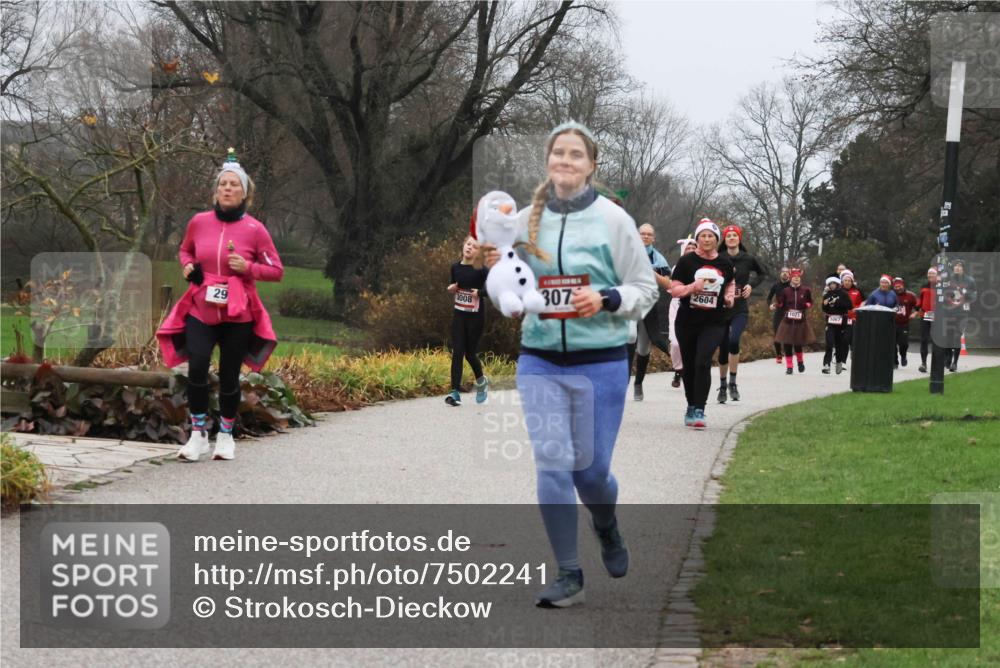 08.12.2024 - St. Pauli X-Mass-Run No. 14 Strokosch-Dieckow http://msf.ph/oto/7502241 08.12.2024 09:52:41 Laufen 3008, 29, 307, 2604, 1201, 1067 meine-sportfotos.de