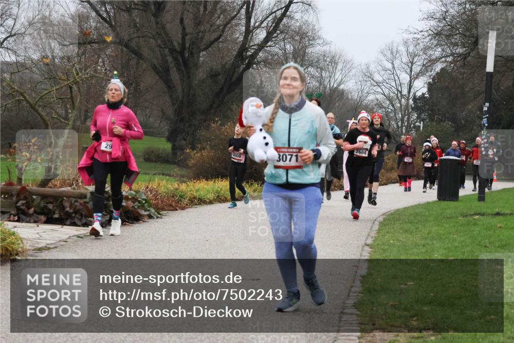 08.12.2024 - St. Pauli X-Mass-Run No. 14 Strokosch-Dieckow http://msf.ph/oto/7502243 08.12.2024 09:52:41 Laufen 3008, 29, 3071, 2604, 1021 meine-sportfotos.de