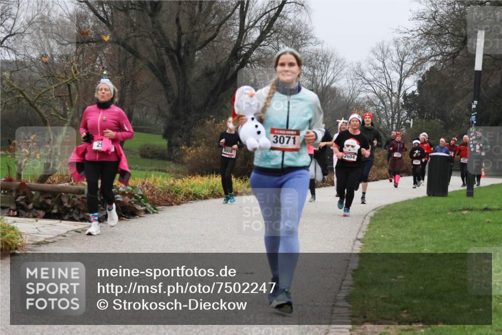 08.12.2024 - St. Pauli X-Mass-Run No. 14 Strokosch-Dieckow http://msf.ph/oto/7502247 08.12.2024 09:52:41 Laufen 3008, 29, 3071, 1021, 2604, 1067 meine-sportfotos.de