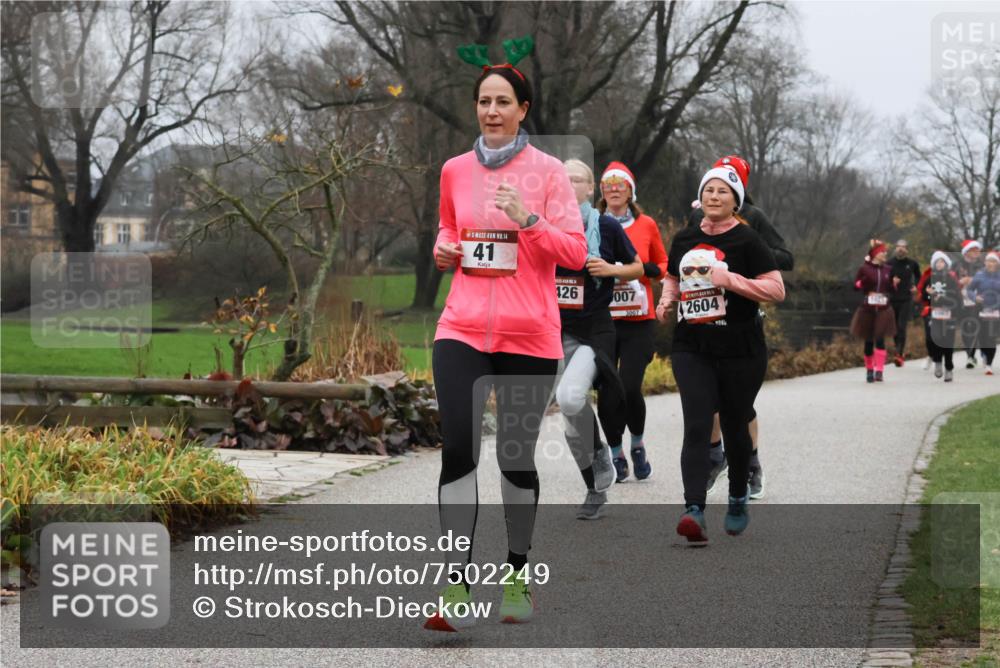 08.12.2024 - St. Pauli X-Mass-Run No. 14 Strokosch-Dieckow http://msf.ph/oto/7502249 08.12.2024 09:52:45 Laufen 14, 41, 2, 126, 007, 2604, 1049 meine-sportfotos.de