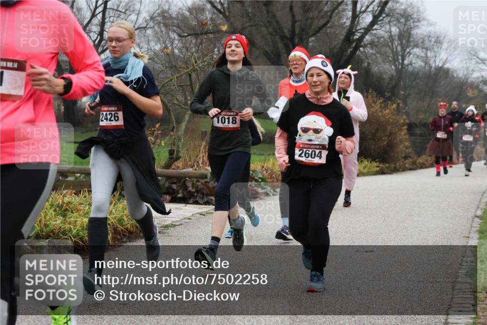 08.12.2024 - St. Pauli X-Mass-Run No. 14 Strokosch-Dieckow http://msf.ph/oto/7502258 08.12.2024 09:52:46 Laufen 14, 2426, 14, 1018, 14, 2604, 1021, 1067 meine-sportfotos.de
