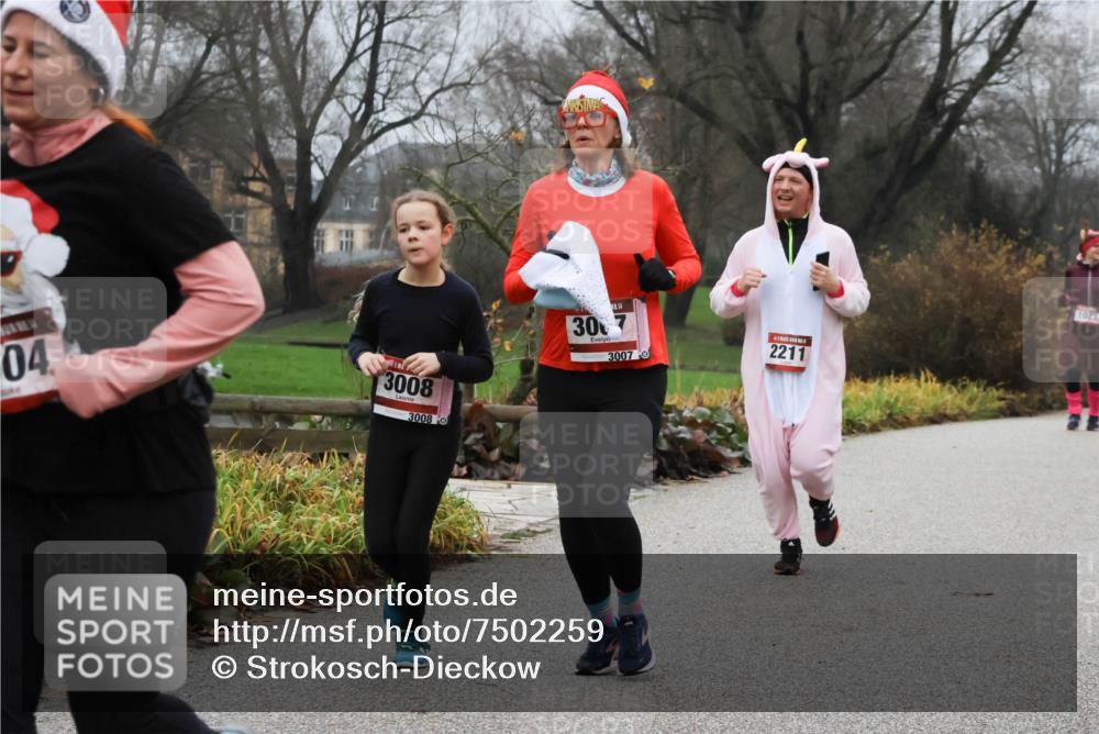 08.12.2024 - St. Pauli X-Mass-Run No. 14 Strokosch-Dieckow http://msf.ph/oto/7502259 08.12.2024 09:52:48 Laufen 04, 3008, 3008, 30, 0, 14, 3007, 2211, 1021 meine-sportfotos.de