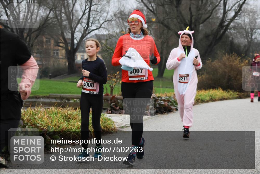 08.12.2024 - St. Pauli X-Mass-Run No. 14 Strokosch-Dieckow http://msf.ph/oto/7502263 08.12.2024 09:52:48 Laufen 4, 3008, 3008, 5007, 3007, 2211 meine-sportfotos.de