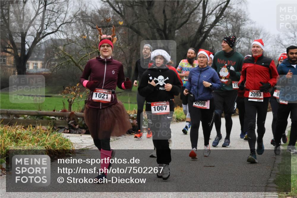 08.12.2024 - St. Pauli X-Mass-Run No. 14 Strokosch-Dieckow http://msf.ph/oto/7502267 08.12.2024 09:52:54 Laufen 14, 1021, 14, 1067, 58, 2098, 27, 2093, 2093, 8 meine-sportfotos.de