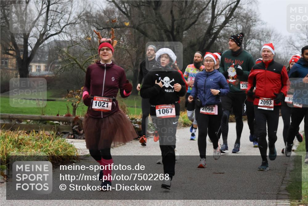 08.12.2024 - St. Pauli X-Mass-Run No. 14 Strokosch-Dieckow http://msf.ph/oto/7502268 08.12.2024 09:52:54 Laufen 14, 1021, 14, 1067, 2098, 278, 2093, 2093, 86 meine-sportfotos.de