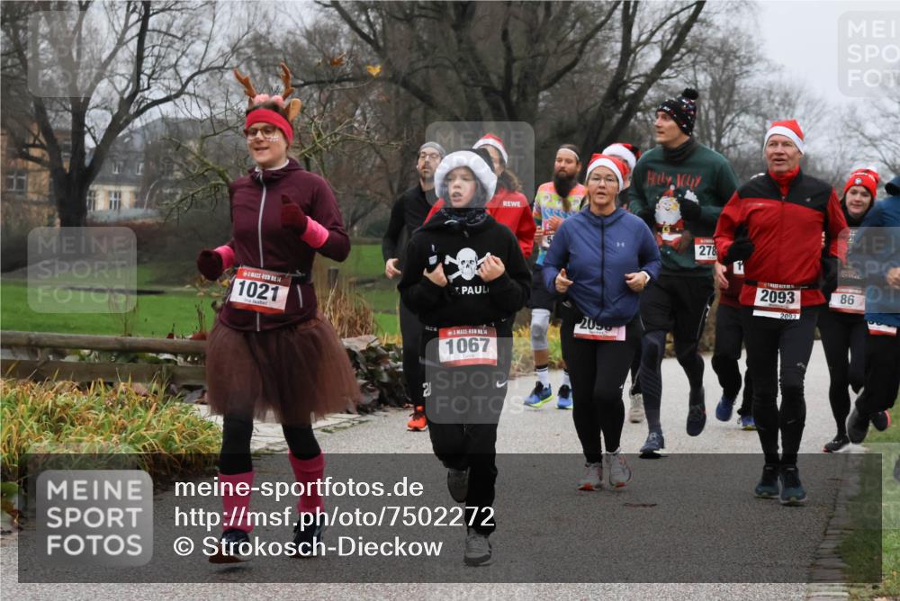 08.12.2024 - St. Pauli X-Mass-Run No. 14 Strokosch-Dieckow http://msf.ph/oto/7502272 08.12.2024 09:52:55 Laufen 14, 1021, 20, 14, 1067, 205, 278, 2093, 2093, 86 meine-sportfotos.de