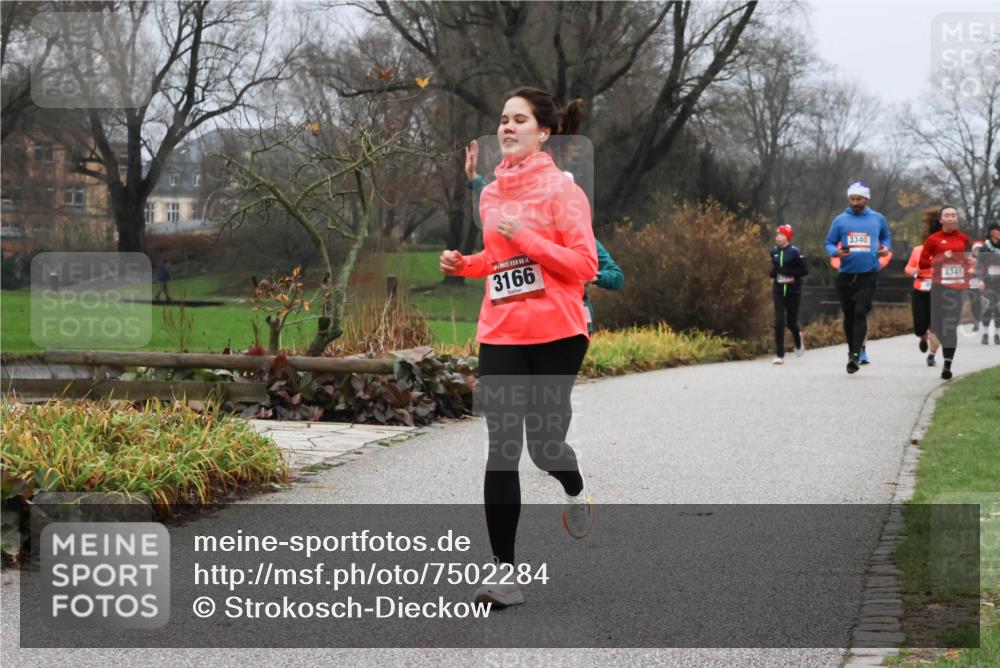 08.12.2024 - St. Pauli X-Mass-Run No. 14 Strokosch-Dieckow http://msf.ph/oto/7502284 08.12.2024 09:53:09 Laufen 14, 3166, 3340, 3341 meine-sportfotos.de