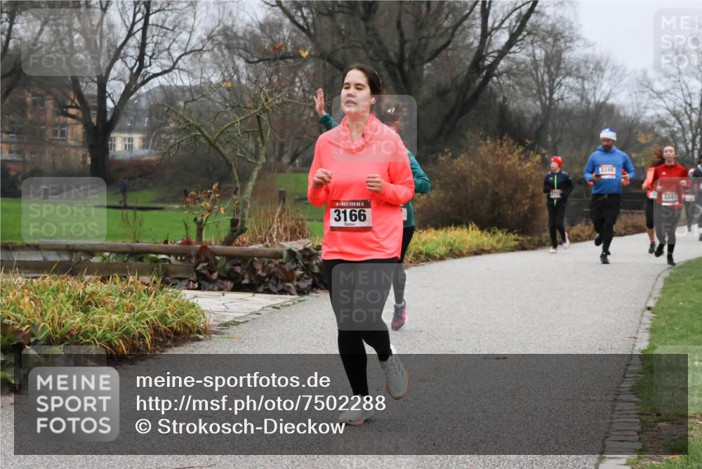 08.12.2024 - St. Pauli X-Mass-Run No. 14 Strokosch-Dieckow http://msf.ph/oto/7502288 08.12.2024 09:53:09 Laufen 14, 3166, 2759, 3340, 3341 meine-sportfotos.de