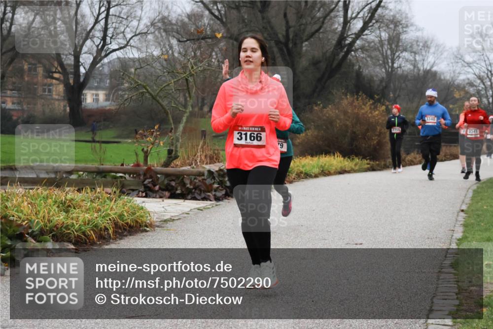 08.12.2024 - St. Pauli X-Mass-Run No. 14 Strokosch-Dieckow http://msf.ph/oto/7502290 08.12.2024 09:53:09 Laufen 14, 3166, 9, 2759, 3340, 3341 meine-sportfotos.de
