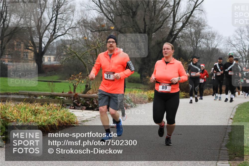08.12.2024 - St. Pauli X-Mass-Run No. 14 Strokosch-Dieckow http://msf.ph/oto/7502300 08.12.2024 09:53:17 Laufen 14, 31, 14, 89, 3313, 5077, 3311, 758 meine-sportfotos.de