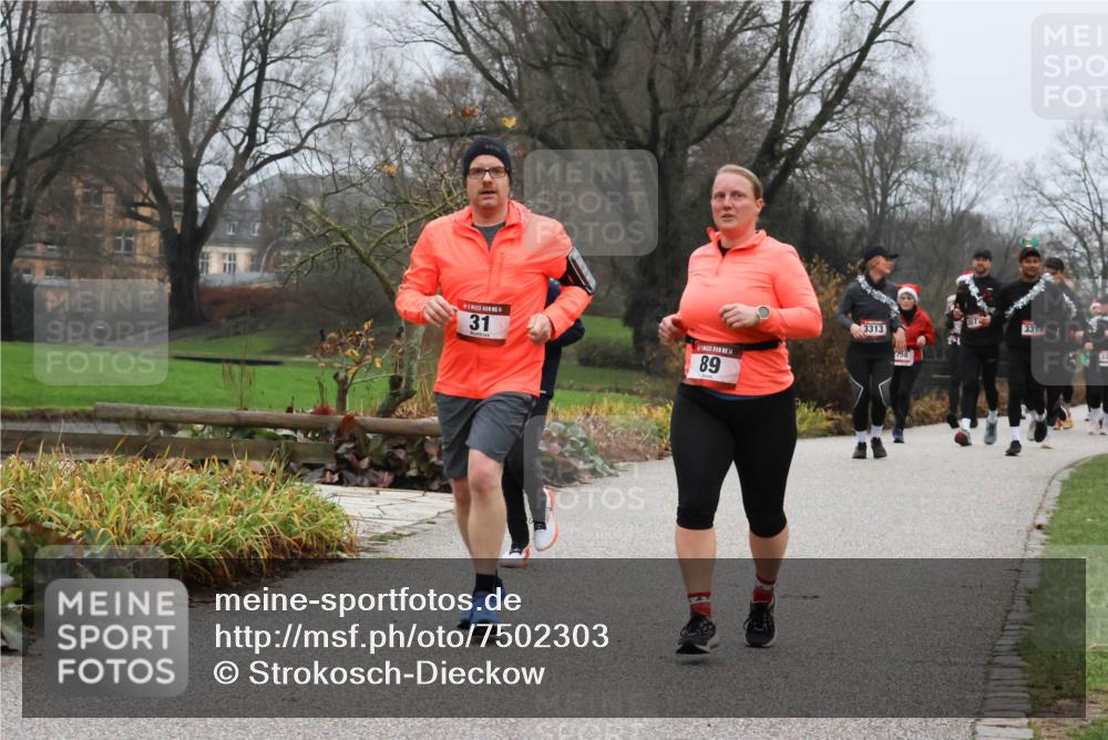 08.12.2024 - St. Pauli X-Mass-Run No. 14 Strokosch-Dieckow http://msf.ph/oto/7502303 08.12.2024 09:53:17 Laufen 14, 31, 89, 3313, 758 meine-sportfotos.de