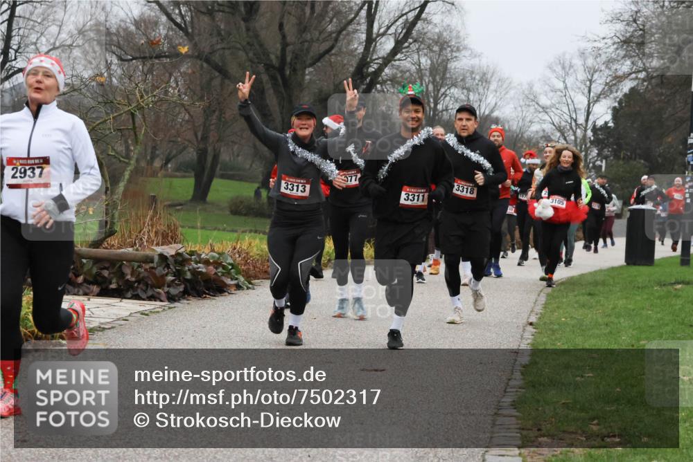 08.12.2024 - St. Pauli X-Mass-Run No. 14 Strokosch-Dieckow http://msf.ph/oto/7502317 08.12.2024 09:53:22 Laufen 14, 2937, 3313, 377, 3318, 3311, 80, 3105 meine-sportfotos.de