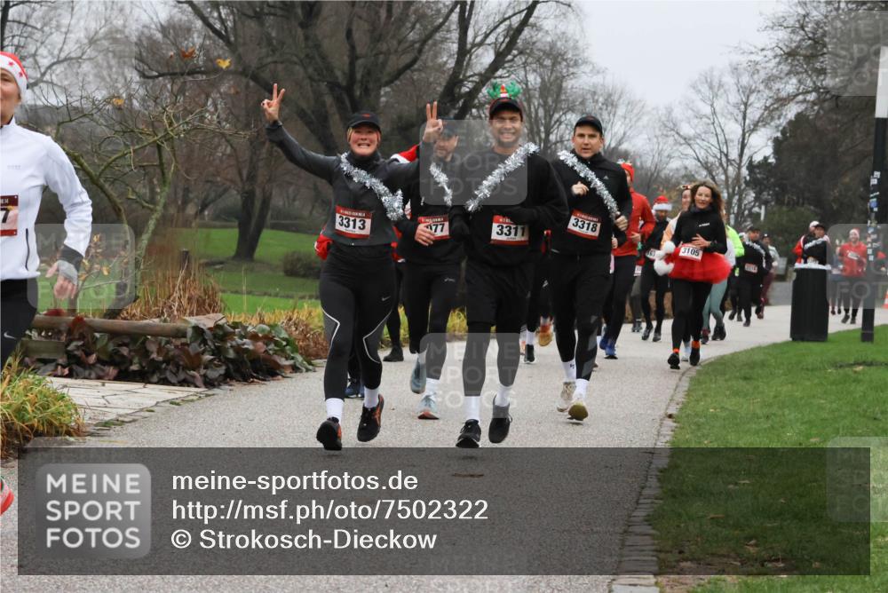 08.12.2024 - St. Pauli X-Mass-Run No. 14 Strokosch-Dieckow http://msf.ph/oto/7502322 08.12.2024 09:53:22 Laufen 10, 14, 3313, 77, 3311, 3318, 167, 3105 meine-sportfotos.de