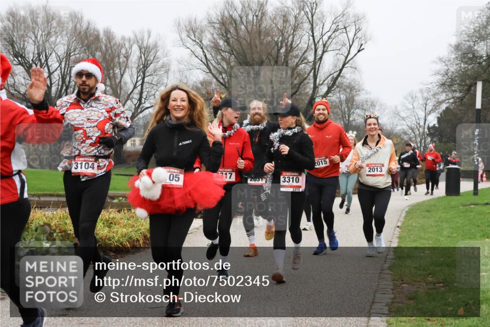 08.12.2024 - St. Pauli X-Mass-Run No. 14 Strokosch-Dieckow http://msf.ph/oto/7502345 08.12.2024 09:53:27 Laufen 3104, 14, 05, 14, 317, 2031, 3310, 3310, 2015, 2013 meine-sportfotos.de