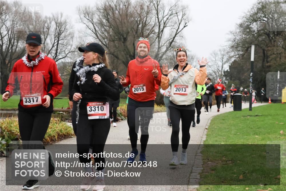 08.12.2024 - St. Pauli X-Mass-Run No. 14 Strokosch-Dieckow http://msf.ph/oto/7502348 08.12.2024 09:53:28 Laufen 14, 3317, 14, 3310, 3310, 2015, 2013 meine-sportfotos.de