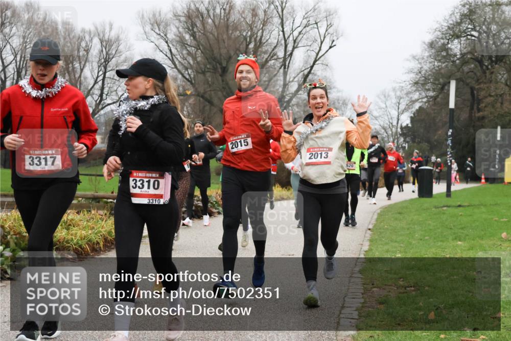 08.12.2024 - St. Pauli X-Mass-Run No. 14 Strokosch-Dieckow http://msf.ph/oto/7502351 08.12.2024 09:53:28 Laufen 14, 3317, 14, 3310, 3310, 2015, 1, 14, 2013, 620, 3375 meine-sportfotos.de