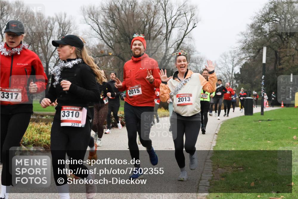 08.12.2024 - St. Pauli X-Mass-Run No. 14 Strokosch-Dieckow http://msf.ph/oto/7502355 08.12.2024 09:53:28 Laufen 14, 3317, 14, 3310, 3310, 2015, 1, 14, 2013, 620, 5375 meine-sportfotos.de