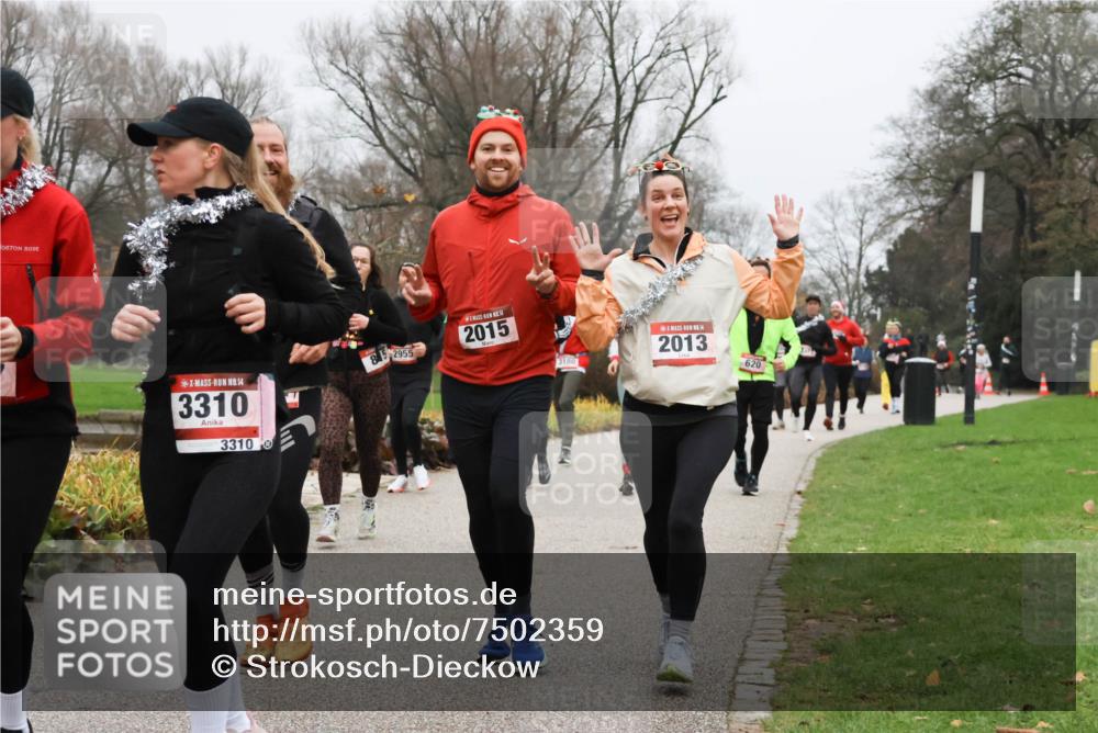 08.12.2024 - St. Pauli X-Mass-Run No. 14 Strokosch-Dieckow http://msf.ph/oto/7502359 08.12.2024 09:53:29 Laufen 14, 3310, 3310, 52955, 14, 2015, 3180, 14, 2013, 620 meine-sportfotos.de