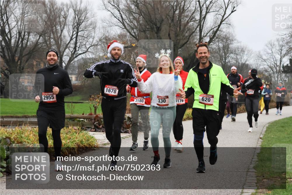 08.12.2024 - St. Pauli X-Mass-Run No. 14 Strokosch-Dieckow http://msf.ph/oto/7502363 08.12.2024 09:53:31 Laufen 3179, 620, 3315, 218, 1678, 2955, 3180, 330 meine-sportfotos.de
