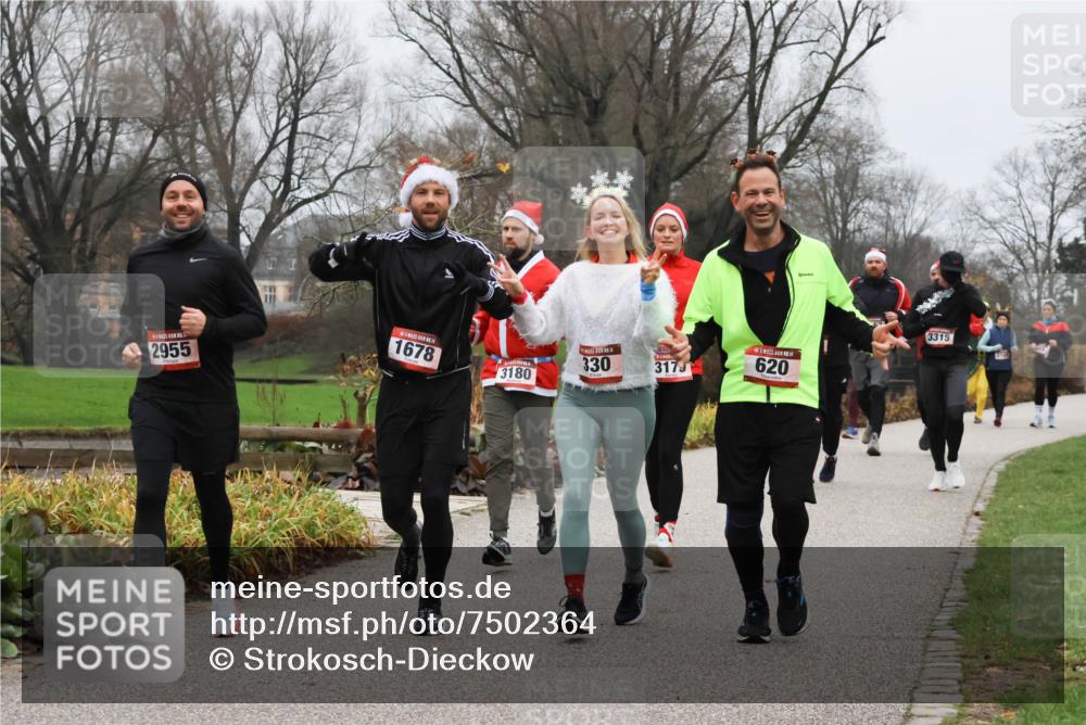 08.12.2024 - St. Pauli X-Mass-Run No. 14 Strokosch-Dieckow http://msf.ph/oto/7502364 08.12.2024 09:53:31 Laufen 1678, 2955, 3180, 14, 330, 3179, 620, 3315, 21 meine-sportfotos.de