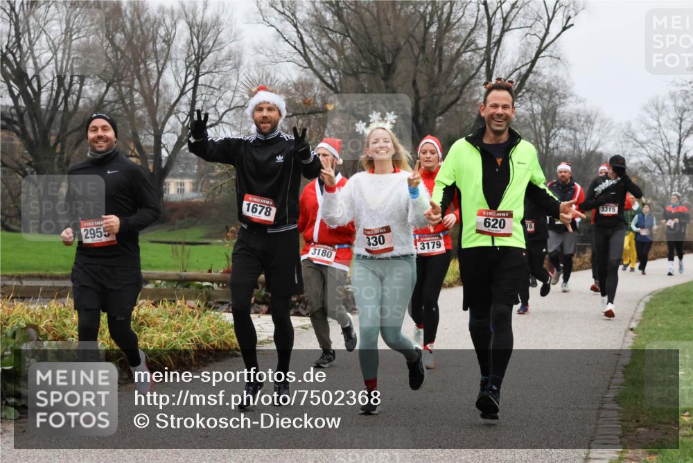 08.12.2024 - St. Pauli X-Mass-Run No. 14 Strokosch-Dieckow http://msf.ph/oto/7502368 08.12.2024 09:53:31 Laufen 2955, 1678, 3180, 330, 3179, 620, 3315 meine-sportfotos.de