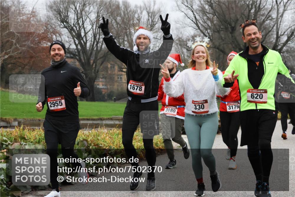 08.12.2024 - St. Pauli X-Mass-Run No. 14 Strokosch-Dieckow http://msf.ph/oto/7502370 08.12.2024 09:53:32 Laufen 14, 2955, 14, 1678, 3180, 14, 330, 3179, 14, 620, 3316 meine-sportfotos.de