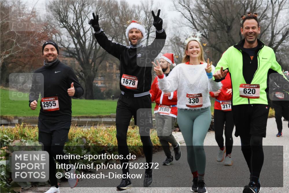 08.12.2024 - St. Pauli X-Mass-Run No. 14 Strokosch-Dieckow http://msf.ph/oto/7502372 08.12.2024 09:53:32 Laufen 14, 2955, 14, 1678, 3180, 14, 330, 317, 14, 620, 3316 meine-sportfotos.de