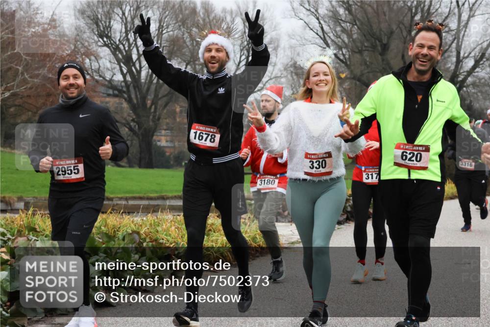 08.12.2024 - St. Pauli X-Mass-Run No. 14 Strokosch-Dieckow http://msf.ph/oto/7502373 08.12.2024 09:53:32 Laufen 14, 2955, 14, 1678, 3180, 14, 330, 317, 14, 620, 3316 meine-sportfotos.de