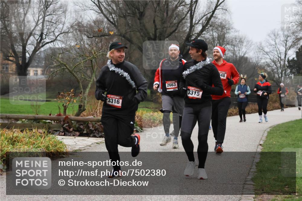 08.12.2024 - St. Pauli X-Mass-Run No. 14 Strokosch-Dieckow http://msf.ph/oto/7502380 08.12.2024 09:53:35 Laufen 14, 3316, 2663, 2663, 14, 3315, 48, 2165 meine-sportfotos.de