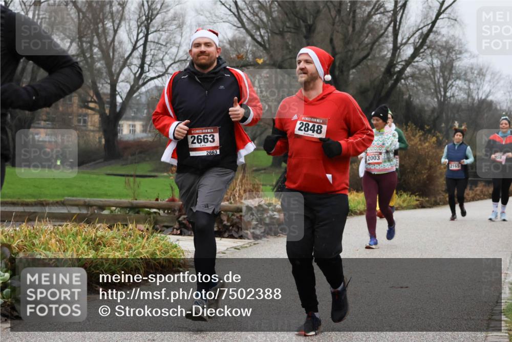 08.12.2024 - St. Pauli X-Mass-Run No. 14 Strokosch-Dieckow http://msf.ph/oto/7502388 08.12.2024 09:53:37 Laufen 14, 2663, 2663, 14, 2848, 2003, 2165 meine-sportfotos.de
