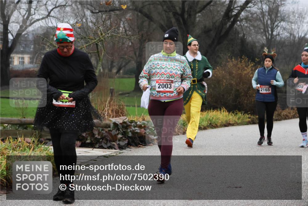 08.12.2024 - St. Pauli X-Mass-Run No. 14 Strokosch-Dieckow http://msf.ph/oto/7502390 08.12.2024 09:53:39 Laufen 14, 2003, 2165, 1959 meine-sportfotos.de