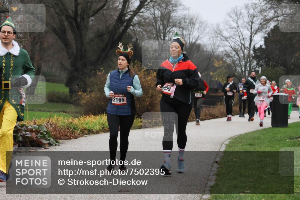 08.12.2024 - St. Pauli X-Mass-Run No. 14 Strokosch-Dieckow http://msf.ph/oto/7502395 08.12.2024 09:53:41 Laufen 9713, 2165, 1959, 2836, 1232 meine-sportfotos.de