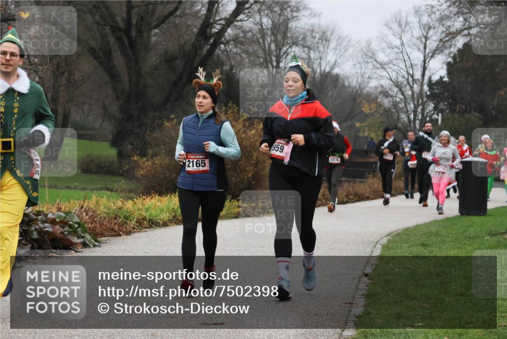 08.12.2024 - St. Pauli X-Mass-Run No. 14 Strokosch-Dieckow http://msf.ph/oto/7502398 08.12.2024 09:53:41 Laufen 8464, 14, 2165, 959, 2836, 4812, 1232 meine-sportfotos.de