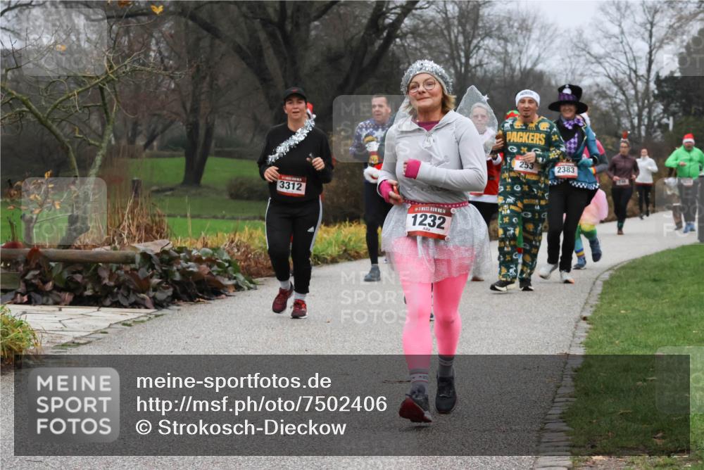 08.12.2024 - St. Pauli X-Mass-Run No. 14 Strokosch-Dieckow http://msf.ph/oto/7502406 08.12.2024 09:53:52 Laufen 3312, 14, 1232, 253, 2383 meine-sportfotos.de