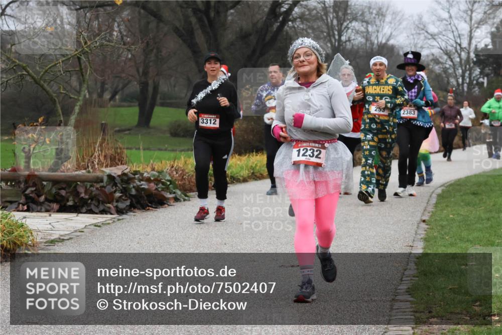 08.12.2024 - St. Pauli X-Mass-Run No. 14 Strokosch-Dieckow http://msf.ph/oto/7502407 08.12.2024 09:53:52 Laufen 3312, 20, 14, 1232, 253, 2383, 600 meine-sportfotos.de