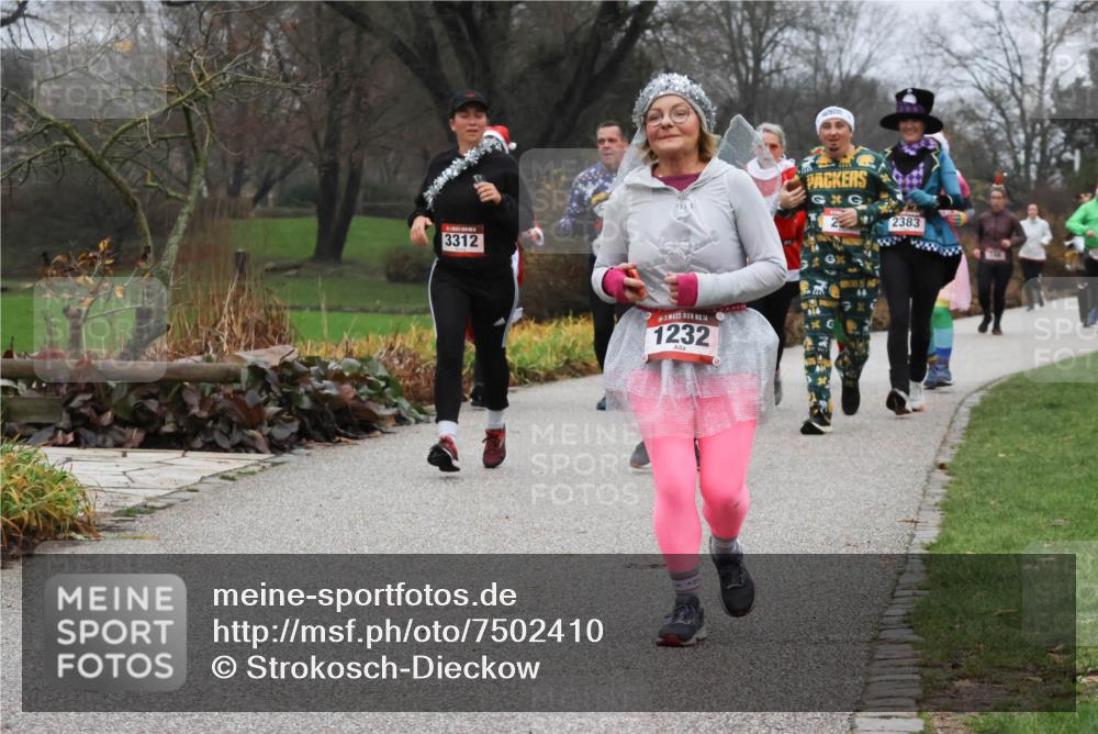 08.12.2024 - St. Pauli X-Mass-Run No. 14 Strokosch-Dieckow http://msf.ph/oto/7502410 08.12.2024 09:53:52 Laufen 3312, 14, 1232, 2383 meine-sportfotos.de