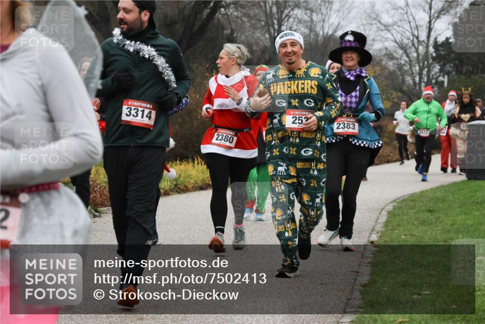 08.12.2024 - St. Pauli X-Mass-Run No. 14 Strokosch-Dieckow http://msf.ph/oto/7502413 08.12.2024 09:53:54 Laufen 2, 14, 3314, 14, 2380, 25, 2383, 2822 meine-sportfotos.de