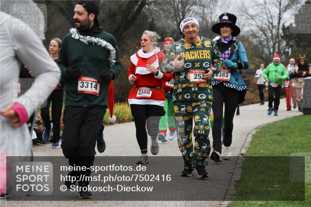 08.12.2024 - St. Pauli X-Mass-Run No. 14 Strokosch-Dieckow http://msf.ph/oto/7502416 08.12.2024 09:53:54 Laufen 3314, 06, 1601, 2380, 253, 14, 2383, 2822 meine-sportfotos.de