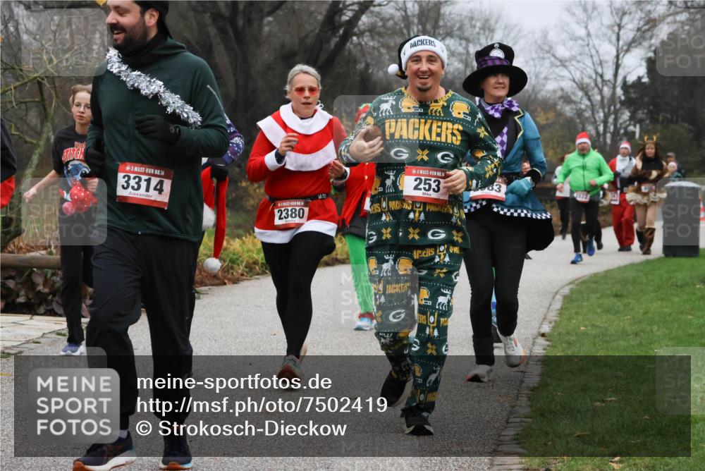 08.12.2024 - St. Pauli X-Mass-Run No. 14 Strokosch-Dieckow http://msf.ph/oto/7502419 08.12.2024 09:53:55 Laufen 14, 3314, 14, 2380, 18, 01, 14, 253, 63, 5822 meine-sportfotos.de