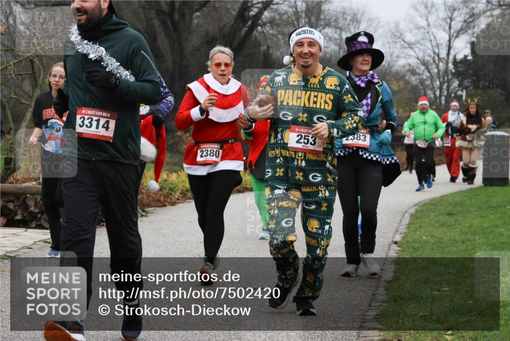 08.12.2024 - St. Pauli X-Mass-Run No. 14 Strokosch-Dieckow http://msf.ph/oto/7502420 08.12.2024 09:53:55 Laufen 14, 3314, 14, 2380, 253, 2383 meine-sportfotos.de