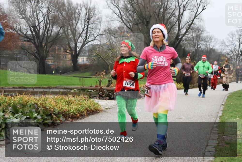 08.12.2024 - St. Pauli X-Mass-Run No. 14 Strokosch-Dieckow http://msf.ph/oto/7502426 08.12.2024 09:53:59 Laufen 1068, 14, 19100, 748, 2822 meine-sportfotos.de