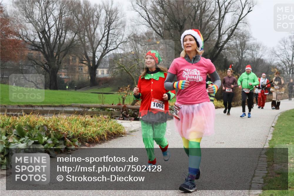 08.12.2024 - St. Pauli X-Mass-Run No. 14 Strokosch-Dieckow http://msf.ph/oto/7502428 08.12.2024 09:53:59 Laufen 1068, 14, 748, 2822 meine-sportfotos.de