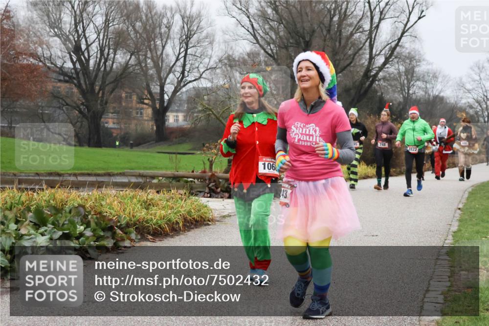08.12.2024 - St. Pauli X-Mass-Run No. 14 Strokosch-Dieckow http://msf.ph/oto/7502432 08.12.2024 09:53:59 Laufen 106, 43, 748, 2822 meine-sportfotos.de