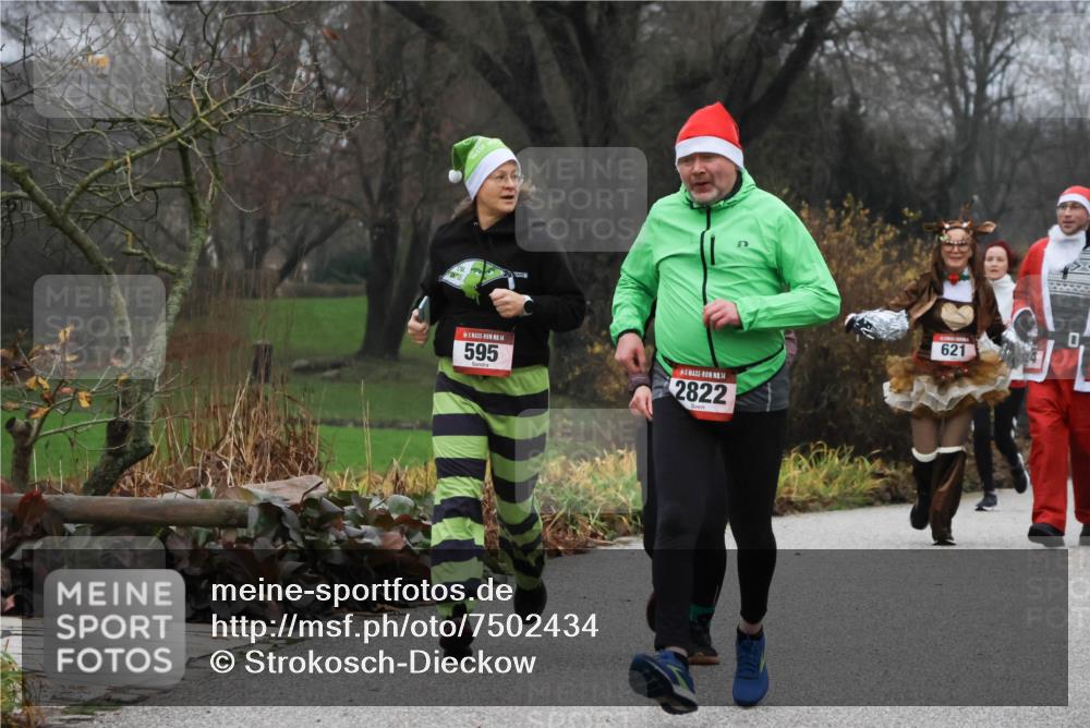 08.12.2024 - St. Pauli X-Mass-Run No. 14 Strokosch-Dieckow http://msf.ph/oto/7502434 08.12.2024 09:54:01 Laufen 14, 595, 14, 2822, 621 meine-sportfotos.de
