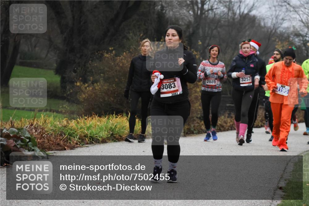 08.12.2024 - St. Pauli X-Mass-Run No. 14 Strokosch-Dieckow http://msf.ph/oto/7502455 08.12.2024 09:54:11 Laufen 3083, 3083, 3257, 2889, 3195 meine-sportfotos.de