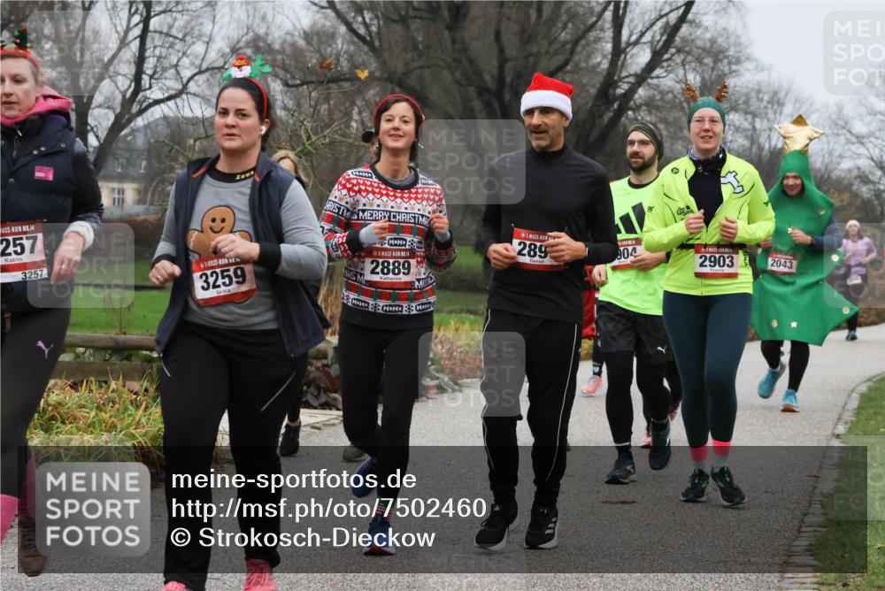 08.12.2024 - St. Pauli X-Mass-Run No. 14 Strokosch-Dieckow http://msf.ph/oto/7502460 08.12.2024 09:54:19 Laufen 14, 257, 3257, 1, 3259, 14, 2889, 289, 904, 2903, 2043 meine-sportfotos.de