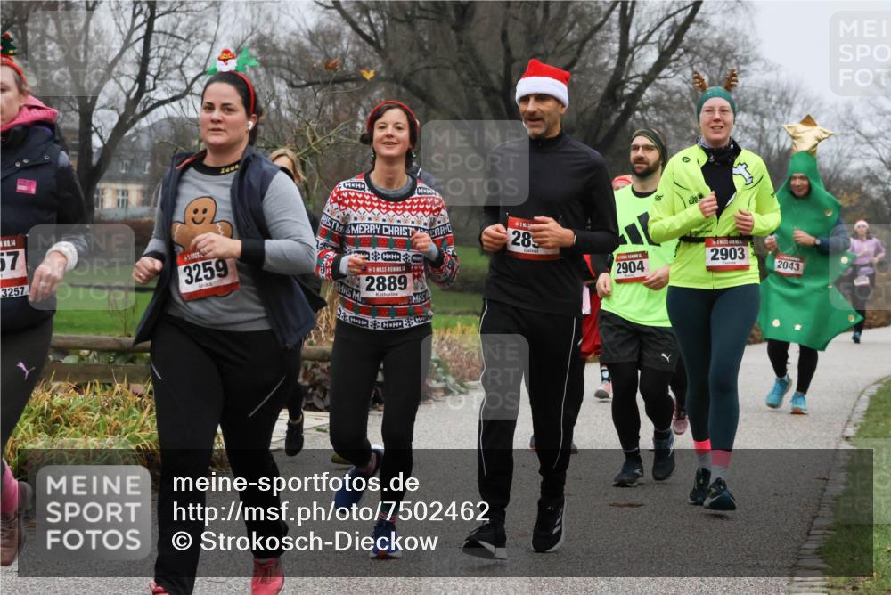 08.12.2024 - St. Pauli X-Mass-Run No. 14 Strokosch-Dieckow http://msf.ph/oto/7502462 08.12.2024 09:54:19 Laufen 14, 57, 3257, 3259, 14, 2889, 285, 2904, 2903, 2043 meine-sportfotos.de