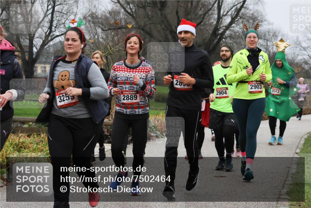 08.12.2024 - St. Pauli X-Mass-Run No. 14 Strokosch-Dieckow http://msf.ph/oto/7502464 08.12.2024 09:54:19 Laufen 3259, 14, 2889, 285, 2904, 2903, 2043 meine-sportfotos.de