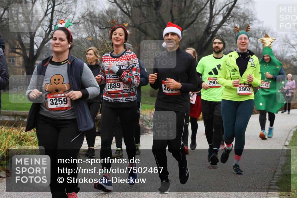 08.12.2024 - St. Pauli X-Mass-Run No. 14 Strokosch-Dieckow http://msf.ph/oto/7502467 08.12.2024 09:54:19 Laufen 3259, 14, 2889, 2904, 263, 2903, 2043 meine-sportfotos.de